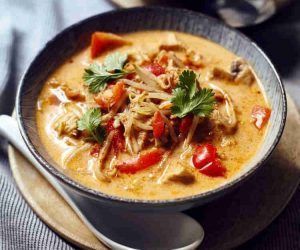 comida tailandesa pollo curry