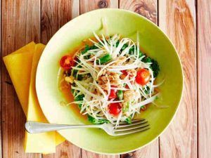 comida tailandesa som tum